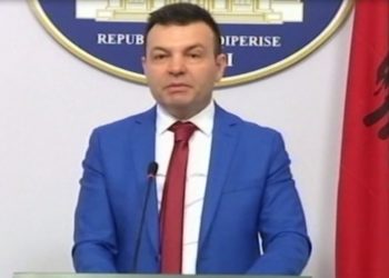 Deputetit Roshi kundër propozimit të Brahos për amendimet e krimeve të komunizmit