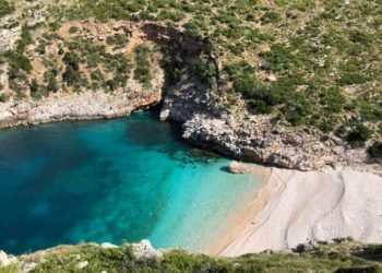 Rama: Turistët prisnin maskat te Qafa e Muzinës, por u dolën para djem e vajza