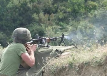 FOTO/ 10 vajza mes 126 ushtarëve që përfunduan shkollën në Bunavi