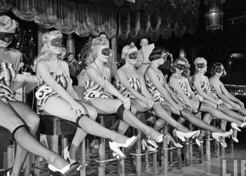 FOTO/ Ndyshimet e konkursit të bukurisë, pse vajzat në të kaluarën mbanin maska