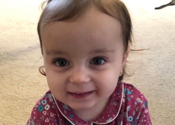 Përqafimi lamtumirës/ Nëna vë vogëlushen në gjumë, por ajo nuk zgjohet më kurrë