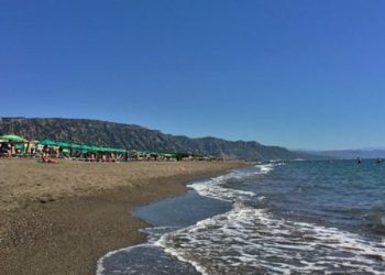 Humb jetën një pushues në Velipojë, 84-vjeçari pëson infarkt në det