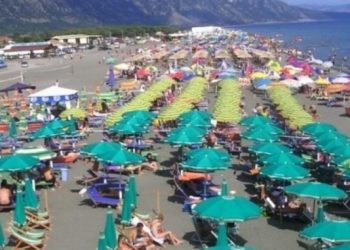 Bënë pazare me bizneset në Velipojë, pranga 2 inspektorëve të Bashkisë së Shkodrës