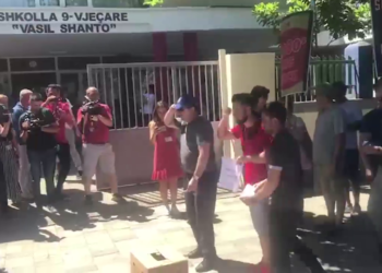 Demokrati pas zgjedhjeve: Teorikisht ne do na votonin 85% e shqiptarëve, por praktikisht kemi mbetur si k*rvat rrugëve