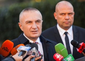 FOTO/ Shpërndau postimin e Manjanit që sulmonte SHBA, komentuesit “masakrojnë” Metën