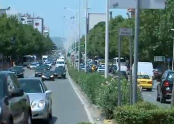 Dështon protesta e opozitës për bllokimin e rrugëve, shoferët nuk i binden thirrjes