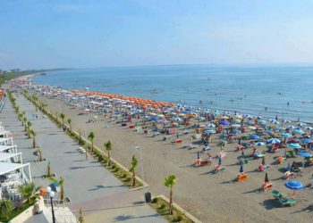 Lirohen 1500m2 plazh, nën hetim 3 zyrtarë të Bashkisë Kavajë