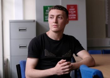 Notat e shkëlqyera, arsyeja kryesore pse 18-vjeçari shqiptar nuk u dëbua nga Anglia