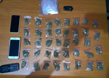 Himarë/ Policia u gjen 39 qese kanabis poshtë sediljes së automjetit, arrestohen tre persona