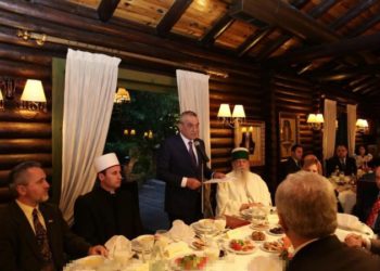 “Të mësojmë të gjithë nga kjo pasuri”, mesazhi i kryeparlamentarit Ruçi për ditët e pelegrinazhit në Tomorr