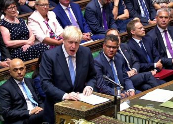 Mbretëresha pezullon parlamentin disa javë para afatit të Brexit