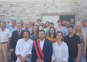Betohet kryebashkiaku i ri i Dropullit, gjatë ceremonisë u luajt himni shqiptar dha ai grek (foto)