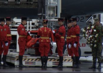 Polonia nderon me medalje Klodian Tanushin, majori vdiq nga shpërthimi i minës në Letoni 3 muaj më parë