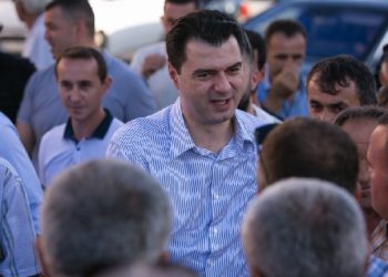 Basha u premton simpatizantëve në Rrogozhinë: Shumë shpejt do ta shporrim këtë pakicë