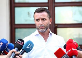 Braçe u jep një mesazh falsifikatorëve të biletave në Tiranë: Nuk është lojë