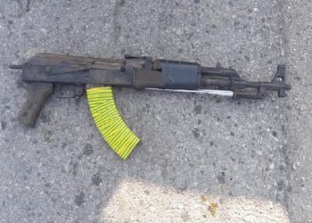 Qytetarët shmangin vrasjen në Fier, arrestohet 20-vjeçari me automatik