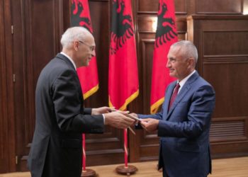 Meta ‘braktis’ pushimet, takohet me ambasadorin e ri gjerman në Tiranë