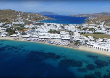 FOTOT/ Mykonos, ishulli grek ku luksi është i shfrenuar