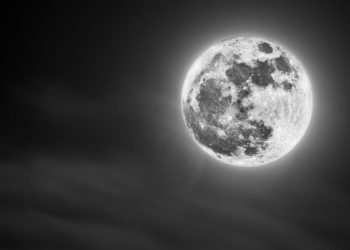 Sonte shfaqet “Hëna e zezë”, mbani sytë nga qielli