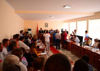 Betohet kryetari i ri i Bashkisë së Skraparit, s’ka incidente