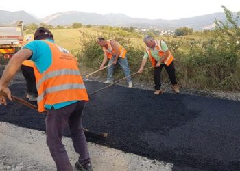 Bashkia e Tiranës rehabiliton rrugët në Lundër dhe Fikas