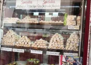 Në pastiçerinë “Cosa Nostra” ëmbëlsirat kanë emrat e bosëve të mafias, revoltohen siçilianët