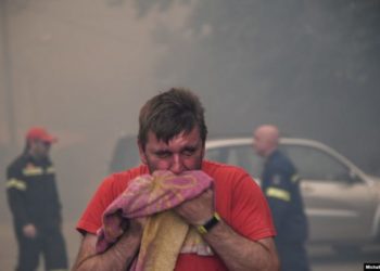 Greqia/Qindra turistë evakuohen prej zjarreve