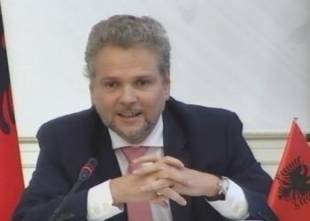 “Kriza politike do të zgjidhet, merreni me qetësi”, mesazhi i ambasadorit austriak në Tiranë