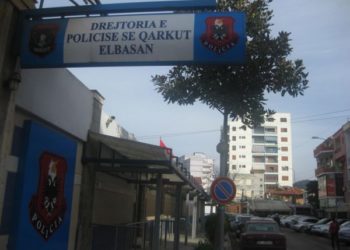 Detaje të plagosjes në Elbasan/ Autori mori kallashin në shtëpi e qëlloi drejt në lokal, plumba në këmbë e sy