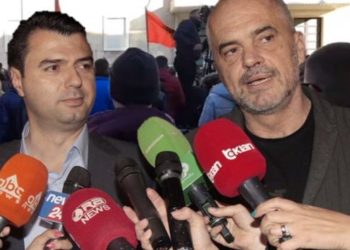 Kur qimja në sy s’të lë të shohësh traun në syrin tënd