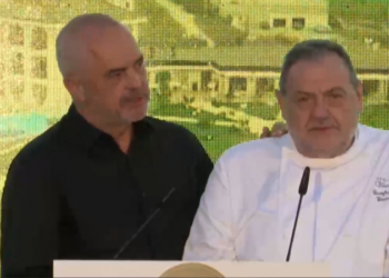 Rama bëhet përkthyes, korrigjon kuzhinierin italian: Jam kryeministër jo president