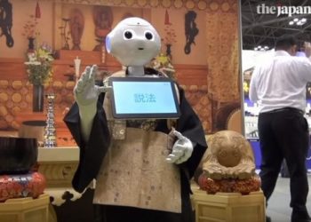 Një prift robot drejton meshat në tempullin Japonez, kritikët: Frankeshtajni i kohës