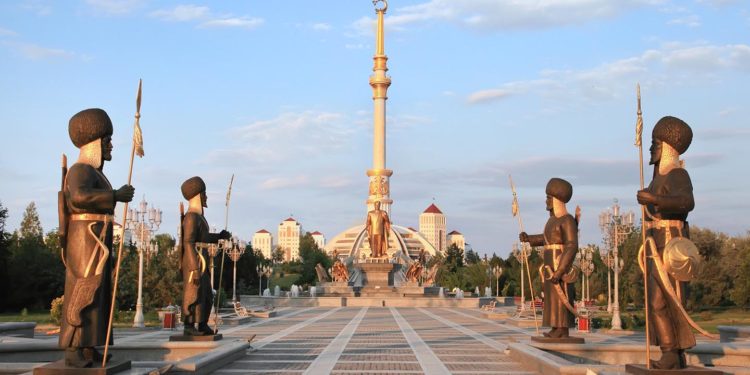 Monumen Arch of Independence in sunset. Ashkhabad. Turkmenistan.