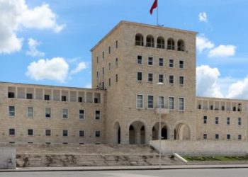 Publikohen listat e fituesve në 7 fakultetet e Universitetit Politeknik të Tiranës