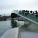 Arkitekti i famshëm në telashe, ura që projektoi në Venecia nuk përballon dot turistët