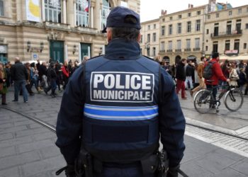 Vrau kamarierin sepse nuk iu përgatit shpejt sanduiçi