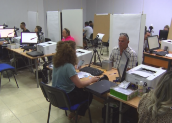 Aplikimet për pasaporta dhe karta identiteti, radhë në sportele