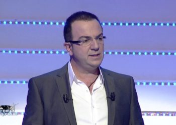 Ardit Gjebrea përlot me fjalët prekëse për të ëmën: Sa shpejt iku 1 vit mam
