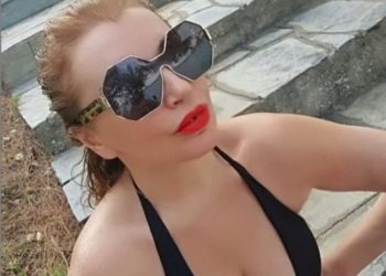 Fotot/Rovena Dilo del për fansat me foto me rroba banje