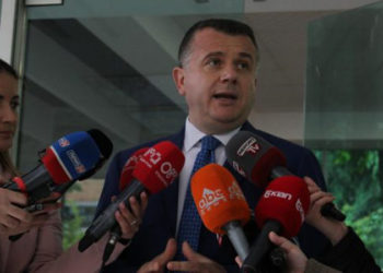 Balla: Xhelal Mziun e ushqenin në derë të burgut, ne s’jemi si ata