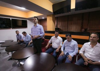 Dëshpërimisht, “fushatë” në kafene