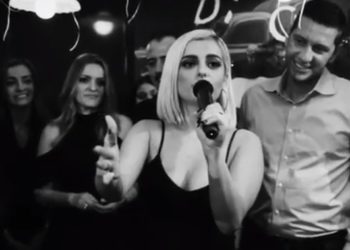 Festë me muzikë shqiptare në rrugët e Nju Jorkut, feston ditëlindjen Bebe Rexha (video)