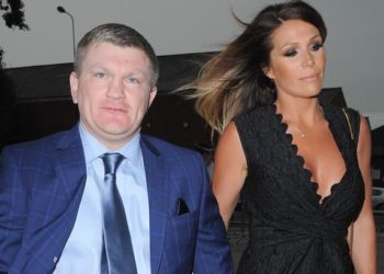 FOTO/ “Sot u zgjova me një pellg me lot”, Legjenda e boksit ironizon faturën e një darke në Mykonos