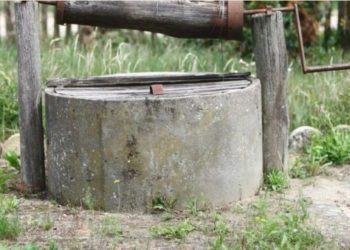Gjendet një grua e mbytur në pus, familjarët lajmërojnë policinë
