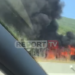 E kishte marrë me qira, por shoferit makina i digjet në mes të autostradës Tiranë-Elbasan