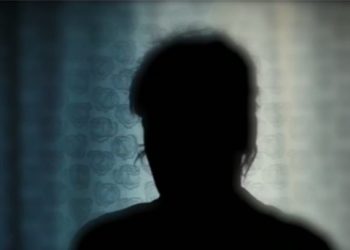 Nga kontrolli me kamera tek telefonat e dhuna, historia e rumunes që u izolua për 7 vjet nga shqiptari