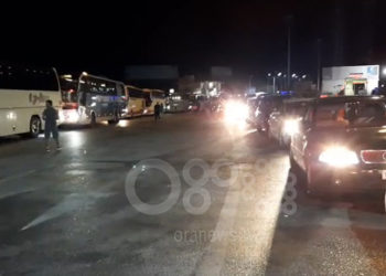 Radhë të gjata automjetesh në Kakavijë, emigrantët mbi 3 orë të bllokuar nga pala greke