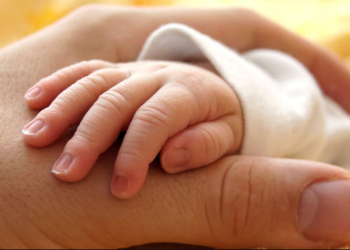 Më shumë djem se sa vajza/ Ky është raportit gjinor i lindjeve në Shqipëri