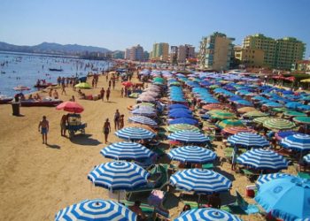 Ekspert në vjedhjen e marketeve në Plazhin e Golemit, pranga 18-vjeçarit