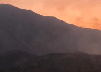 Gjirokastër/Zjarr i madh, rrezikojnë banesat, banorët në panik